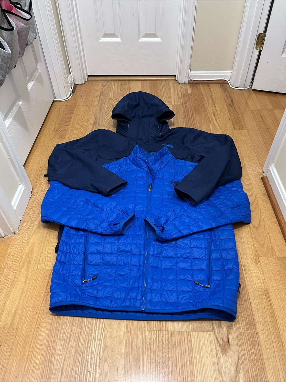 Northface Tri-Climate
Hy-Vent/Thermoball
Waterproof
Hooded Jacket
Size XL Men - Picture 1 of 16